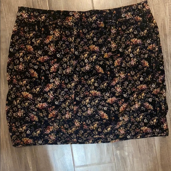 Floral corduroy mini skirt - Picture 2 of 2